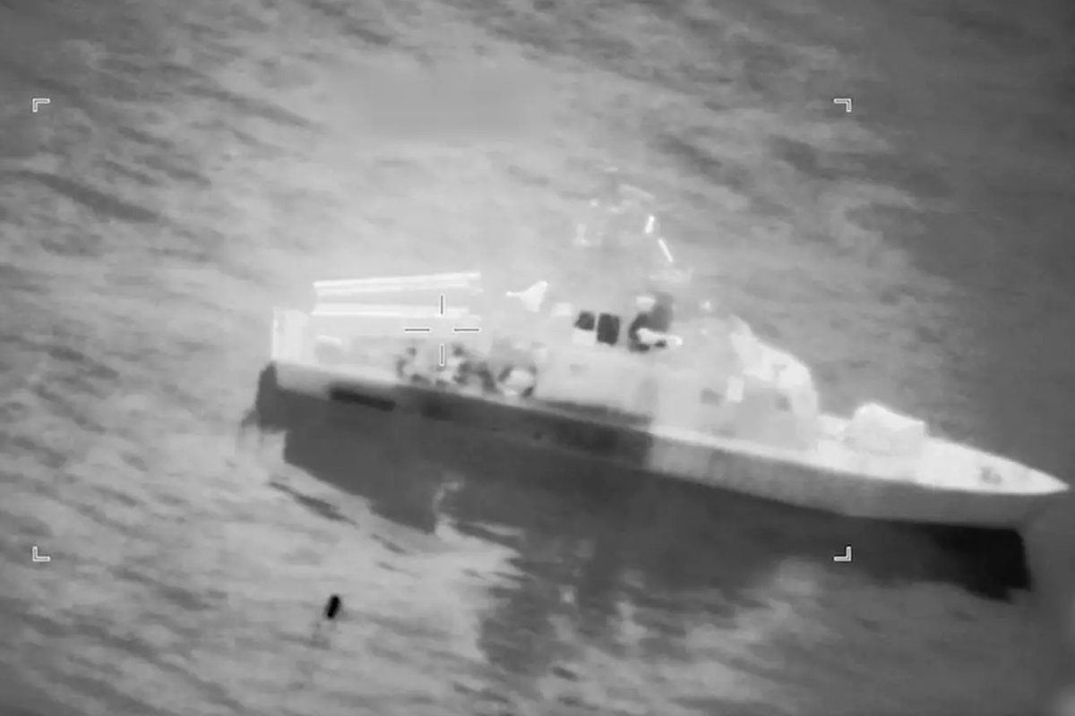 ஹோர்முஸ் நீரிணைக்கு அருகில் ஈரானின் 16 கப்பல்களை அழித்தது அமெரிக்கா | Us Destroys 16 Iranian Ships