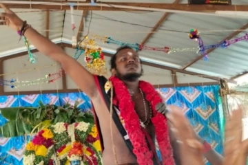 ஒரு அரசியல் தலைவர் மரணமடைவார் - பரபரப்பை கிளப்பிய சாமியாரின் அருள்வாக்கு!!