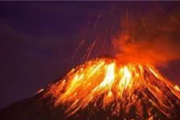 இத்தாலி நாட்டில் எட்னா எரிமலை வெடித்துச் சிதறியது