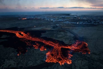 ஐஸ்லாந்தின் கிரின்டாவிக் நகருக்கு அருகே புதிய எரிமலை வெடிப்பு