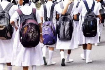 இரத்த காயங்களுடன் பொலிஸ் நிலையம் சென்ற பாடசாலை மாணவி