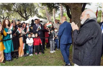 இத்தாலியில் ‘பக்தி பாடல்கள்’ பாடி பிரதமர் மோடியை வரவேற்ற இந்திய வம்சாவளியினர்