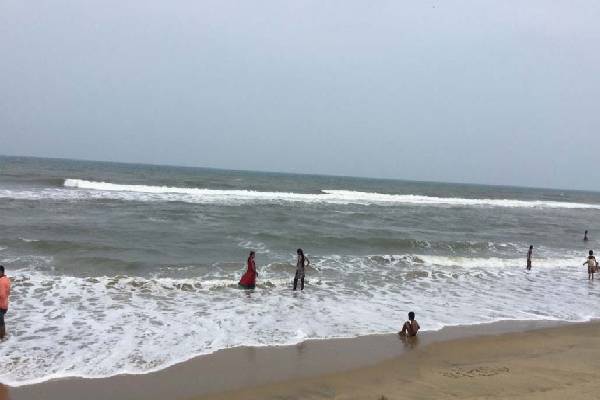 இலங்கை வந்த சீன பிரஜைக்கு நேர்ந்த கதி | Chinese National Missing After Byakala Sea