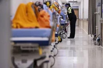 கனடாவில், இந்தப் பழம் சாப்பிட்டதனால் ஒருவர் உயிரிழப்பு