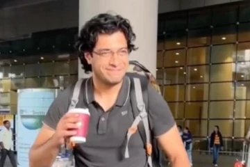 ரூ.2000 கோடி சொத்து வைத்திருக்கும் நடிகரின் மகன்.. ஆனால் கார் கூட வாங்காமல் பேருந்தில் போகிறாரா