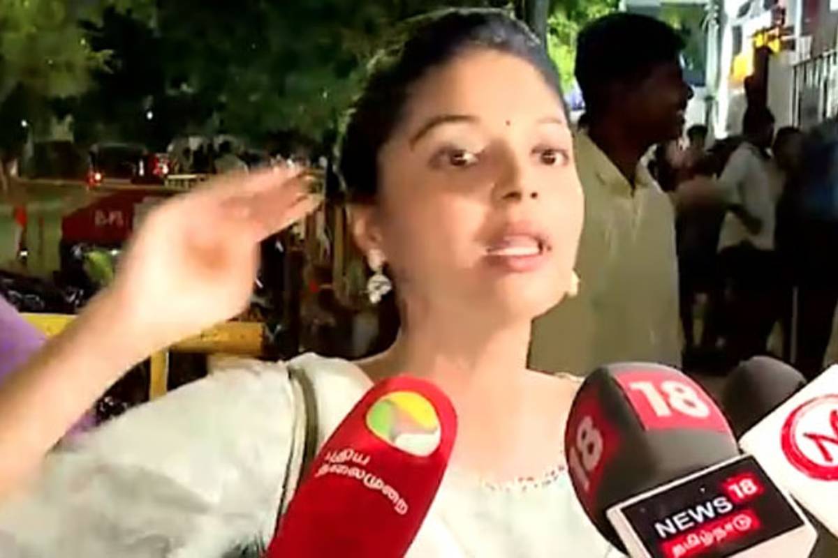 சனம் ஷெட்டியிடம் மைக் பறிக்கப்பட்டதா? நீட் போராட்டத்தில் நடந்தது என்ன? | Sanam Shetty Face Oppose In Chennai Neet Protest சனம் ஷெட்டியிடம் மைக் பறிக்கப்பட்டதா? நீட் போராட்டத்தில் நடந்தது என்ன? | Sanam Shetty Face Oppose In Chennai Neet Protest