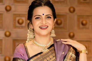 41 வயதில் குறையாத அழகில் தொகுப்பாளினி டிடி!! சேலை புகைப்படங்கள்..