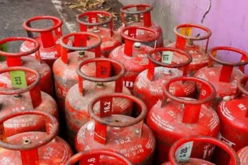 திடீரென மீண்டும் குறைந்த சிலிண்டர் விலை; மகிழ்ச்சியில் வாடிக்கையாளர்கள் - எவ்வளவு தெரியுமா?