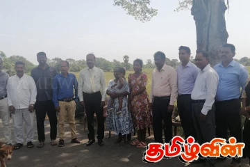 திருகோணமலையில் பெண் தலைமை தாங்கும் குடும்பமொன்றுக்கான புதிய வீட்டுக்கான அடிக்கல் நடும் நிகழ்வு