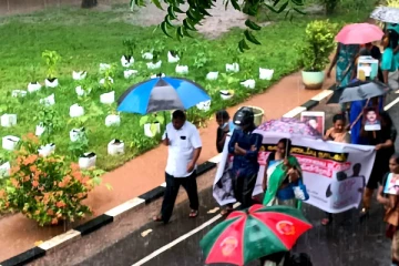 நடமாடும் சேவையை குழப்பும் வகையில் செயற்பட்டதாக கஜேந்திரன் மீது குற்றச்சாட்டு