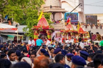 ஆலய திருவிழாவில் தேரில் மின்சாரம் பாய்ந்து 6 பேர் பலி