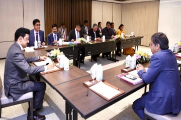 சிங்கப்பூர் பயணம் : தொழில் நிறுவன அதிகாரிகளை சந்தித்த முதலமைச்சர் மு.க.ஸ்டாலின்