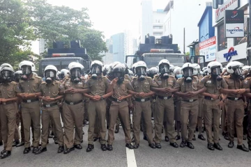 பல்கலைக்கழக ஆர்ப்பாட்டத்தில் மூன்று கான்ஸ்டபிள்களுக்கு நேர்ந்த நிலை!