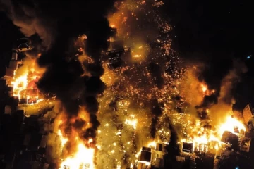 වෙරළ තීරය ගිනි ජාලාවක් වෙයි - නිවාස 200ක් අළුවෙයි!