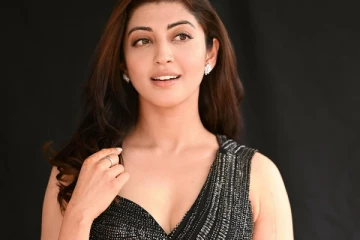 சேலையிலும் கவர்ச்சி காட்டும் நடிகை பிரணிதா! போட்டோஷூட்