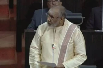 நாடாளுமன்றத்தில் நேதாஜியுடன் சமாந்திரம் வரைந்த சி.வி. விக்னேஸ்வரன்!