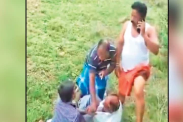 தந்தையை கட்டிவைத்து கொலைவெறி தாக்குதல் ; வைரலான வீடியோவால் பரபரப்பு