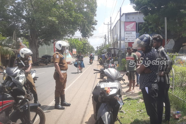 யாழ்.உரும்பிராயில் காருடன் மோட்டார் சைக்கிள் மோதி விபத்து! | Car And Motorcycle Collide In Urumpirai