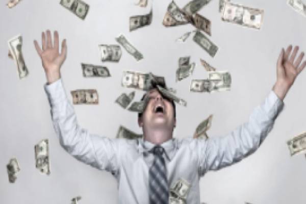 தவறுதலாக அனுப்பப்பட்ட ரூ.1.62 கோடி .. எஸ்கேப்பான ஊழியர் , சிலியில் ஒரு சதுரங்க வேட்டை | Man Was Paid 286 Times His Salary By Accident