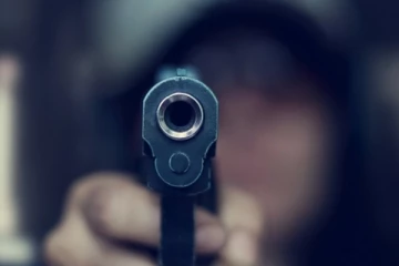 සේමසිංහගේ පවුම් 60ක්,දුමින්දගේ පිස්තෝලයත් රැනෙන ගිහින්