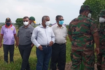 பலத்த பாதுகாப்பிற்கு மத்தியில் முதன் முறையாக அடக்கம் செய்யப்பட்டது கோவிட் சடலம்