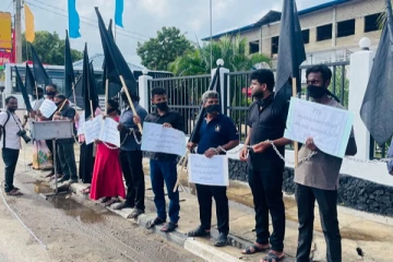 சிங்களத்தின் சுதந்திரம் தமிழினத்தின் கரி நாள் - ஆரம்பமானது போராட்டம்!