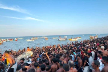 தீர்த்த திருவிழாவில் கடலில் மூழ்கி ஒருவர் உயிரிழப்பு: மற்றொருவர் மாயம்