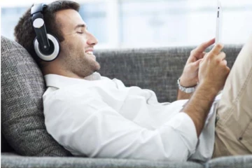 ஹெட் போன்... இயர் போன் யூஸ் பண்றீங்களா? நீங்க பெரிய ஆபத்துல இருக்கீங்க ஜாக்கிரதை