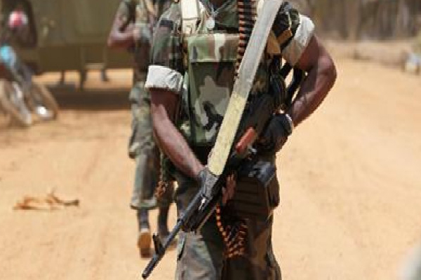மன்னாரில் துப்பாக்கிச் சூட்டுக்கு இலக்காகிய இராணுவ சிப்பாய்! | Army Soldier Shot In Mannar