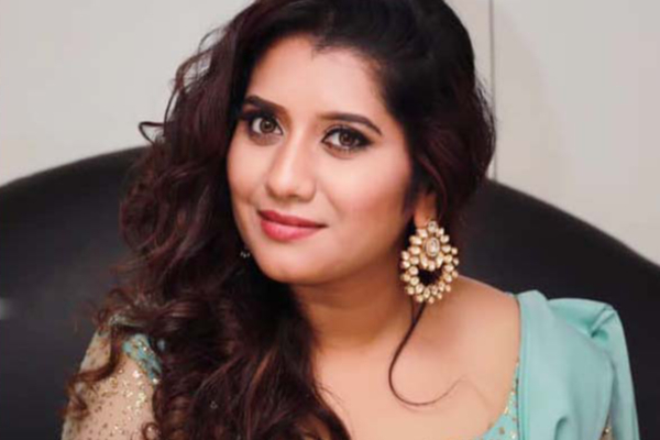 பிரியங்காவின் முதல் குடும்ப வாரிசு எப்படி வளர்ந்துட்டாங்க? மகிழ்ச்சியில் வெளியிட்ட புகைப்படம் | Priyanka Baby News Paper Reading Viral Post