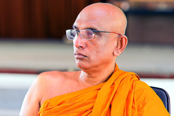 அதுரலிய ரத்தன தேரரை கைது செய்ய பொலிஸார் குவிப்பு - 10 இடங்களில் சோதனை | Police Deployed To Arrest Athuraliya Athana Thero