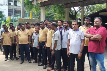 யாழில் டெங்கு ஒழிப்புக் கடமைகளில் இருந்து உதவியாளர்கள் திடீர் விலகல் (Photos)