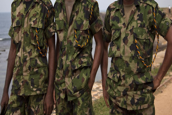 பல இலட்சம் பெறுமதியான கொள்ளையில் ஈடுபட்ட சிறிலங்கா இராணுவத்தினர்! - ஐபிசி தமிழ்