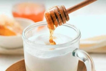 காலை நேரத்தில் பாலுடன் தேன் கலந்து சாப்பிடுவதால் கிடைக்கும் நன்மைகள் என்னென்ன தெரியுமா?