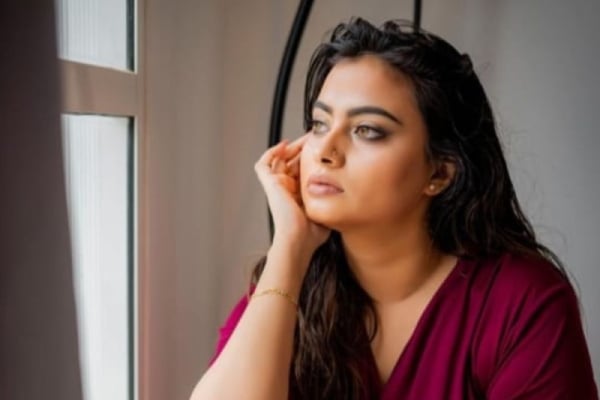 கொழும்பிலுள்ள ஹோட்டலுக்குள் நடந்த பயங்கரம் : கடுமையாக தாக்கப்பட்ட பெண் | Police Complaint Filed By Sarangi Sangeetha