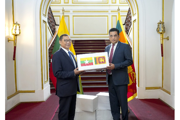 மியன்மாருக்கு நன்கொடையாக இலங்கை தேயிலை!(படங்கள்) | Srilanka Donates 1 Metric Ton Tea To Myanmar