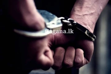 හමුදා සැරයන්වරයෙක් අත්අඩංගුවට - පරීක්ෂා කිරිමේ දී කාන්තා යට ඇඳුම් ඇඳගෙන ඉඳලා..