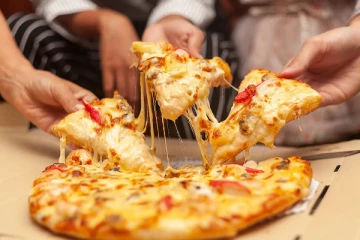 தாயார் பீட்சா சாப்பிட்டதால் கோமா நிலைக்கு சென்ற குழந்தை!