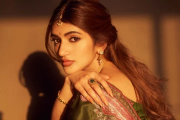 நடிகை ஸ்ரீலீலா சேலையில் செம ஹோம்லி லுக்.. அழகிய போட்டோஷூட்