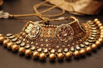 ஆட்டம் காட்டும் தங்கம் விலை - இன்றைய ரேட் இதுதான்!