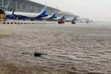 மிக்ஜாம் புயலால் சென்னை விமான நிலையம் மூடல் - 150 விமான சேவைகள் ரத்து!