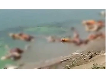 கங்கை ஆற்றில் மிதந்து கிடக்கும் 100-க்கும் மேற்பட்ட கொரோனா நோயாளிகளின் சடலங்கள்? கடும் பீதியில் மக்கள்