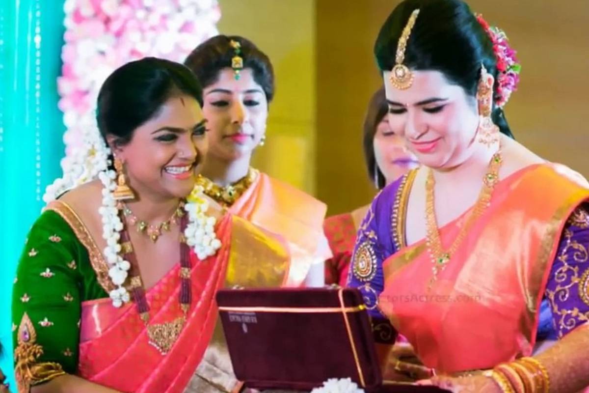 ராதிகா மகளாலும் நான் பட்ட கஷ்டம்..நான் தான் இளிச்சவாய்!! புலம்பிய நடிகை நிரோஷா... | Nirosha Opens Struggles By Sister Radhika Daughter