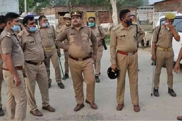 தங்கையின் தலையுடன் காவல் நிலையத்தில் சரணடைந்த அண்ணன்! | Brother Killed Sister In India Uthrapradhesh