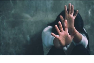 மாணவிக்கு பாலியல் தொல்லை - தனியாக அழைத்து சென்று..பள்ளி ஆசிரியை செய்த கொடூரம்!