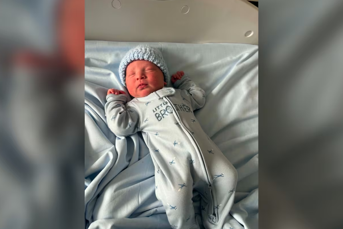 கனடாவில் காரில் பிறந்த குழந்தை; மருத்துவராக மாறிய கணவர்! | Couple Had Their Baby On The Trans Canada Highway கனடாவில் காரில் பிறந்த குழந்தை; மருத்துவராக மாறிய கணவர்! | Couple Had Their Baby On The Trans Canada Highway