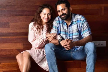 காதலர் தினம் - நடுரோட்டில் மனைவிக்கு லிப் கிஸ் கொடுத்த 'சார்பட்டா பரம்பரை' வேம்புலி - போட்டோ வைரல்