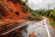 දිස්ත්‍රික්ක රැසකට නායයෑම් රතු එළියක්