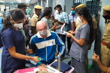 படகில் செல்ல முயன்ற இங்கிலாந்து நாட்டவர் கைது