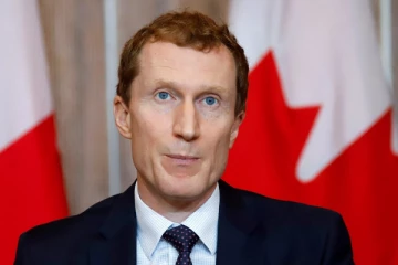 வெவ்வேறு மாகாணங்களுக்கு அனுப்பப்படும் புகலிடக்கோரிக்கையாளர்கள்: பிரீமியர்கள் எதிர்ப்பு